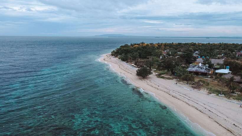 Bohol Balicasag Is Private Tour and Dolphin Watching - What the “private” day feels like with a small group cap