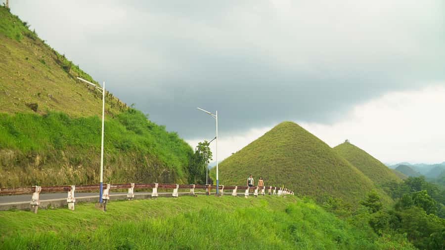 Bohol: Chocolate Hills, Tarsiers, & Loboc River Tour - Getting oriented fast: Pickup timing and how the day actually runs