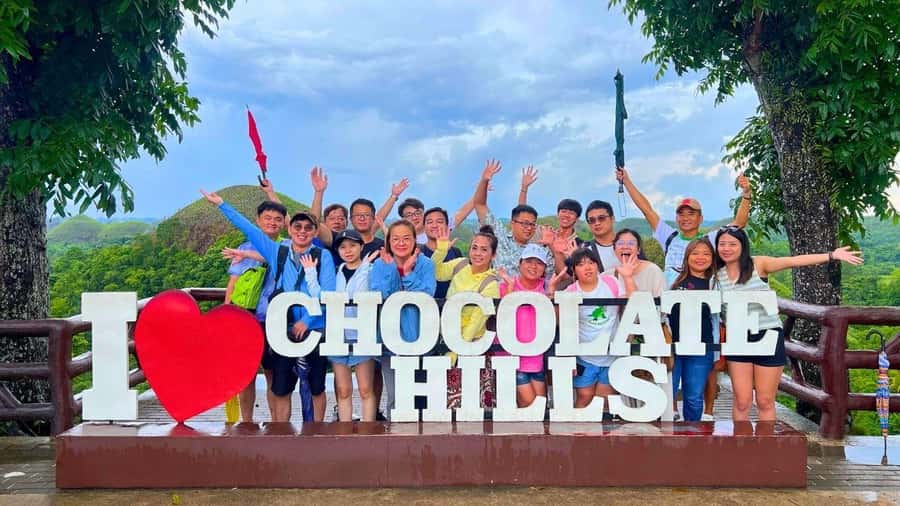 Bohol: Chocolate Hills, Tarsiers, & Loboc River Tour - Chocolate Hills and the Blood Compact Monument: start with the icons