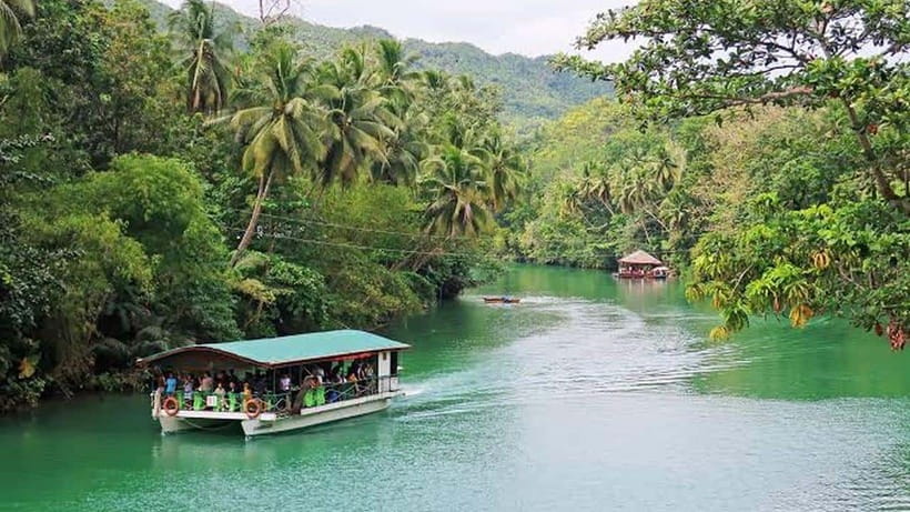 Bohol: Guided Chocolate Hills & Tarsiers Tour - Crowd management and the guide team that keeps the vibe friendly