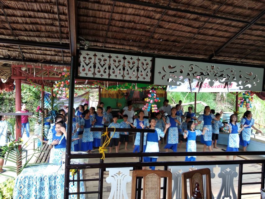 Bohol: Loboc River Buffet-Lunch Cruise with Private Transfer - Live music onboard: guitar singer as your meal soundtrack