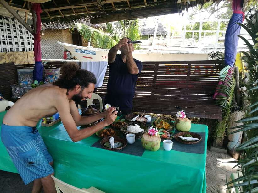 Bohol: Pamilacan Island Dolphin/Turtle Watching Tour & Lunch - Arriving on Pamilacan: a village walk, then real downtime