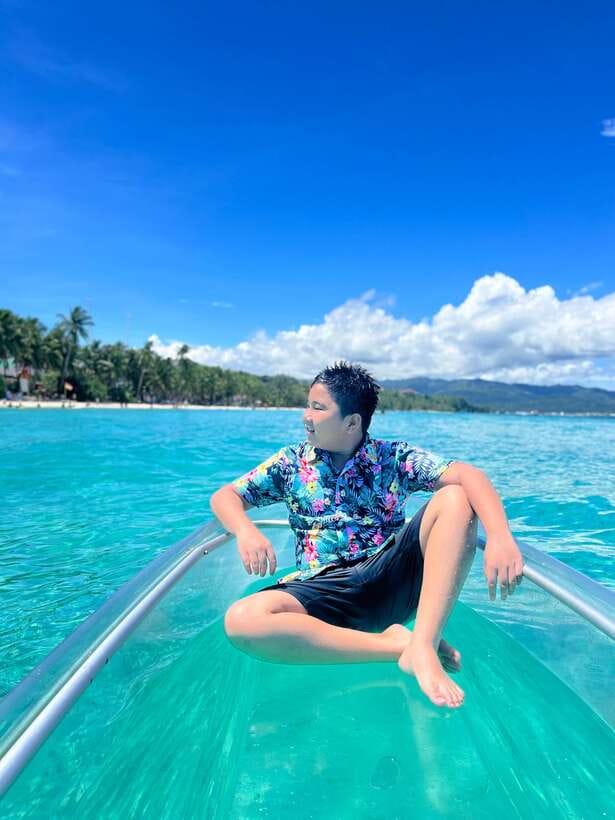 Boracay - Crystal Kayak phot-op Experience - Small Group Magic: Up to 10 People Keeps the Focus on You