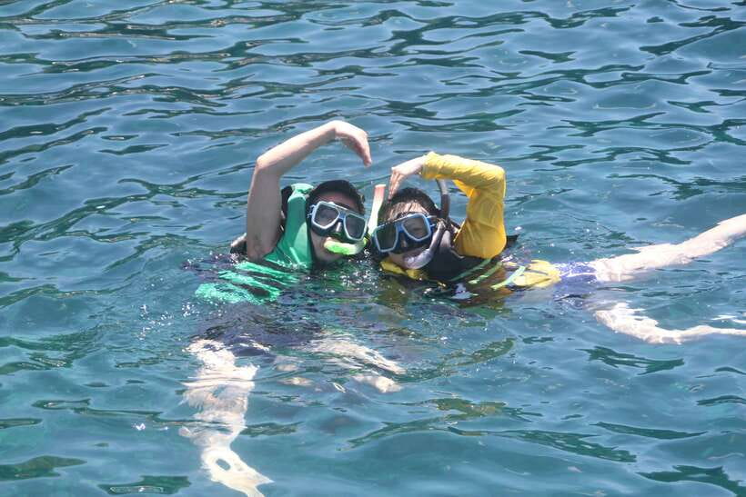 Boracay: Island and Beach-Hopping Boat Tour with Snorkeling - Quick highlights