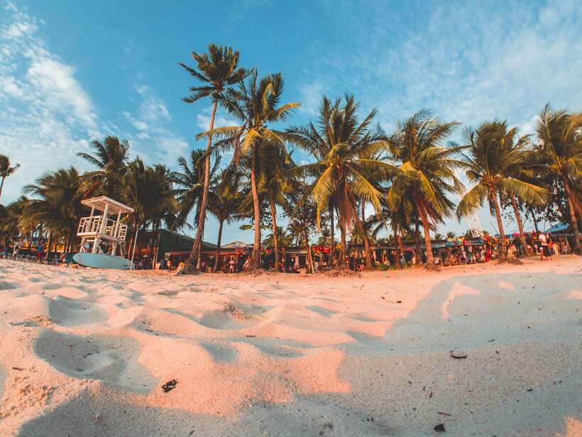 Boracay: Island and Beach-Hopping Boat Tour with Snorkeling - Local restaurant lunch: the part that turns a tour into a real day