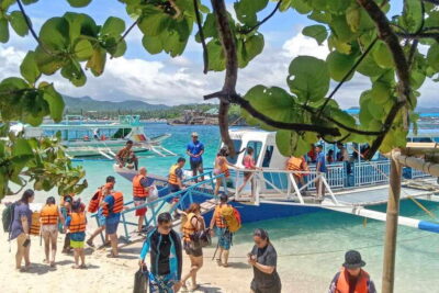Island Boat Tour with Crystal Cove Entry