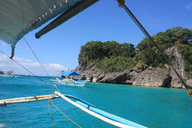 Boracay: Island Hopping Tour with Boodle Fight Lunch - Key things to know before you go
