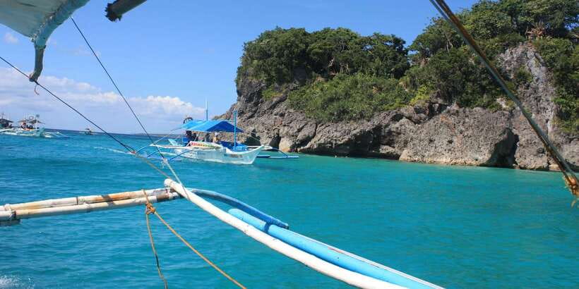 Boracay: Island Hopping Tour with Boodle Fight Lunch - Price and value: what $41 gets you, and where extra costs can show up
