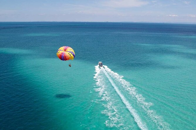 Boracay Parasailing Experience - The 15 minute ride along Boracay’s shoreline: what it feels like