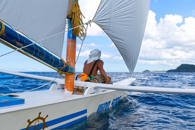 Boracay: Paraw Sailing - Paraw Sailing in Boracay: the bamboo outrigger calm-water vibe