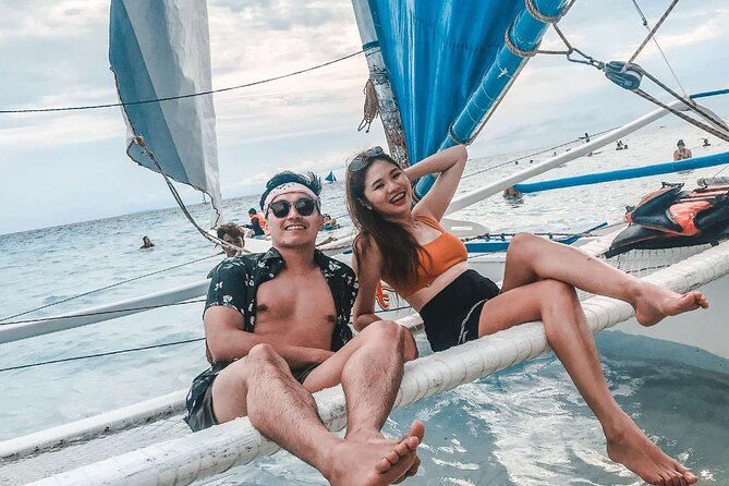 Boracay: Paraw Sailing - Boarding at White Beach near Astoria: easy meetup, short walk to the boat