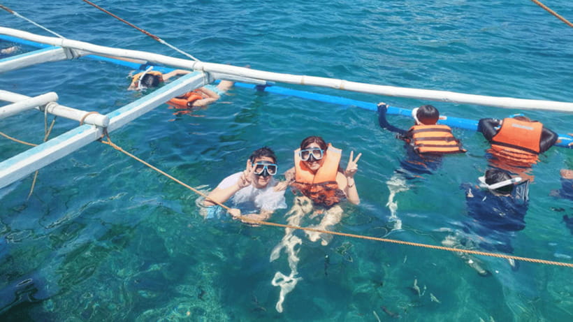 Boracay: Private Island Boat Tour and Lunch with Seaview - Meeting Point Reality: Getting to White Beach Without Stress