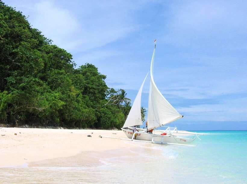 Boracay: Private Traditional Bamboo Boat Sailing Tour - Finding the right meeting spot near Station 1 (no guesswork required)