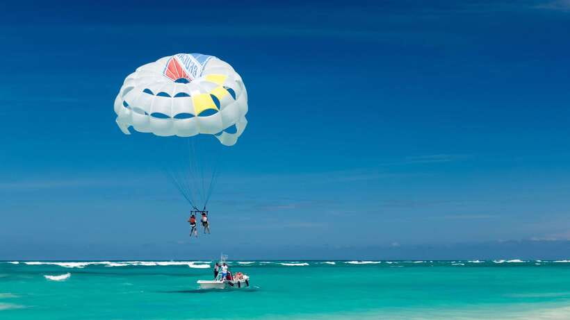 Boracay: Solo or Tandem Parasailing Experience - Solo vs tandem: which one makes more sense for your group