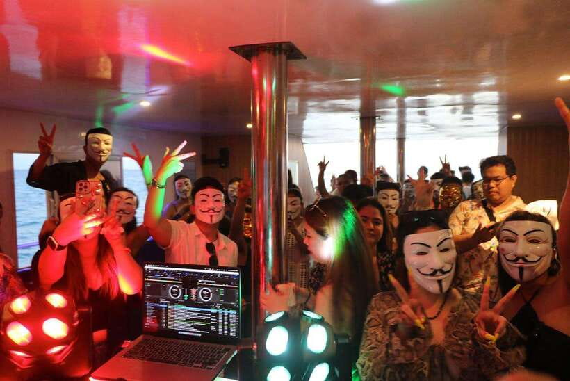 Boracay: Ultimate Party Cruise aboard the Andy World Yacht - Key highlights on the Andy World yacht party cruise