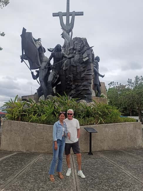 Cebu City: City and Mountain Highlights Tour - 10,000 Roses Cafe & More: where opinions split