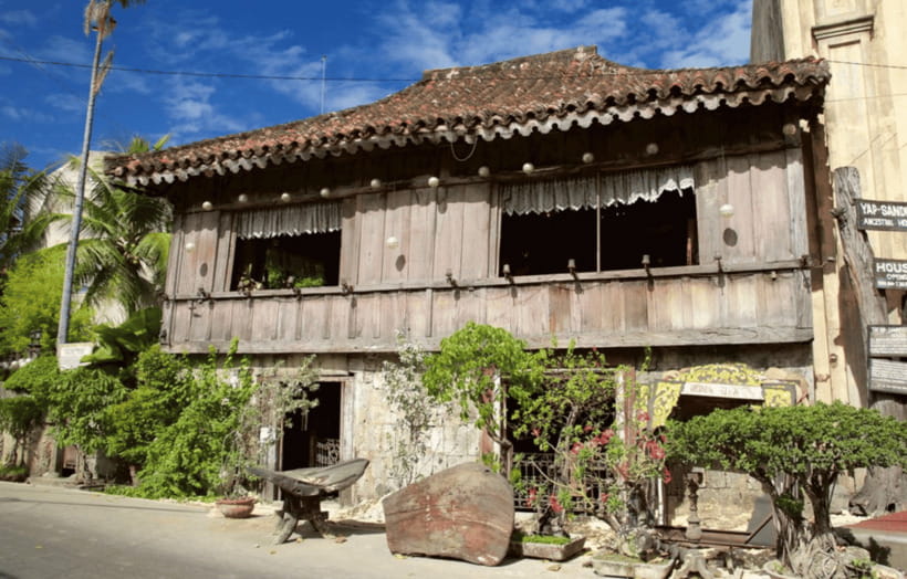 Cebu & Lapu-Lapu City Tour With Lunch at House of Lechon - Magellan’s Cross: the symbol that changed the conversation in Cebu