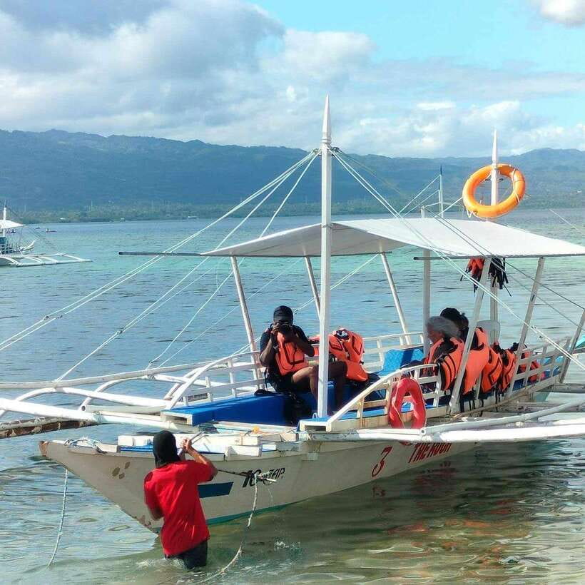Cebu: Moalboal Island Hopping & Kawasan Falls Adventure - Group size and the “busy reef” reality