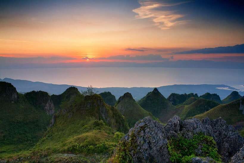 Cebu: Osmeña Peak and Kawasan Falls Canyoneering Day Trip - Osmeña Peak Hike: Short, Slippery, and Worth It When the Sky Clears