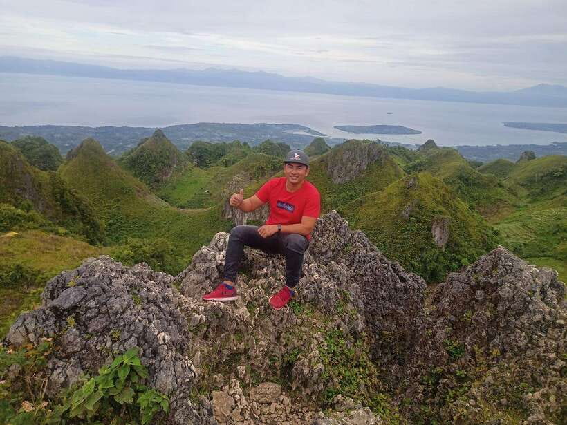 Cebu: Osmeña Peak hike and Sardines Run Snorkel adventure - Sunrise and the cool summit breeze, without the chaos