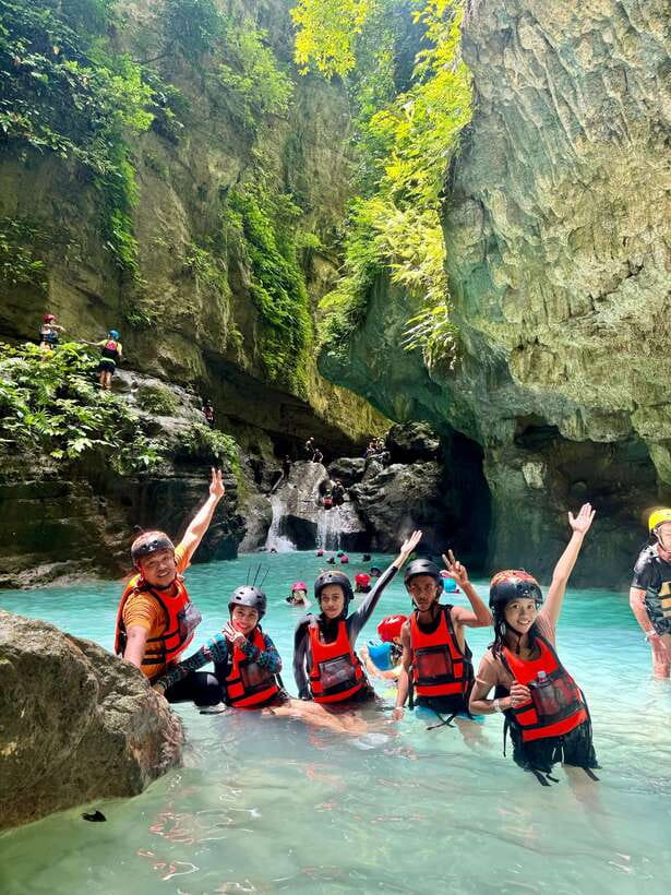 Cebu: Shared Tour Kawasan Falls Canyoneering & Ziplining - Getting to Badian early: pickup timing and how to avoid the classic van-missing problem