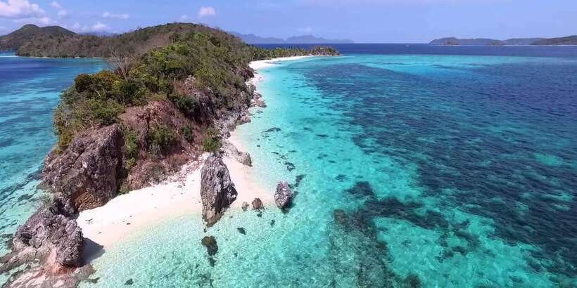 Coron: Coastal Cliffs, Beach & Malcapuya Island Hopping Tour - Lunch on the Water: Seafood BBQ and a Practical Meal Plan