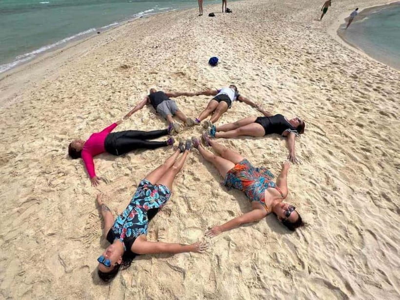 Coron: Island Escapade Tour with Lunch - Safety, guides, and the group vibe on a 12 to 20 person day