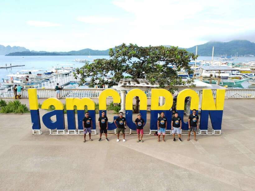 Coron: Kayangan Lake, Twin Lagoon, and Siete Pecados Tour - Twin Lagoon swim-through: saltwater to lagoonwater in one pass