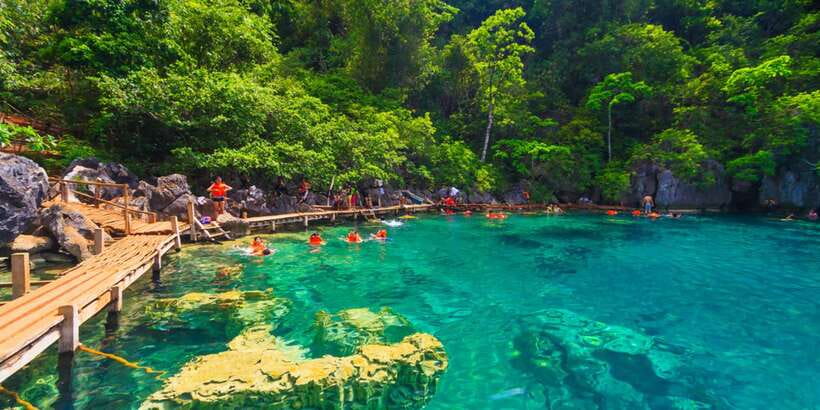 Coron: Off-Bay Islands, Lagoons and Lakes Hopping Tour - Guides and crew: why the day feels lighter when someone runs the show