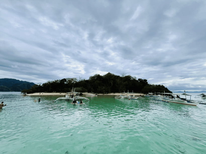 Coron: Private Boat Hire with Guided Tour and Lunch on Beach - Should you book this private Coron boat hire with guided tour and lunch?