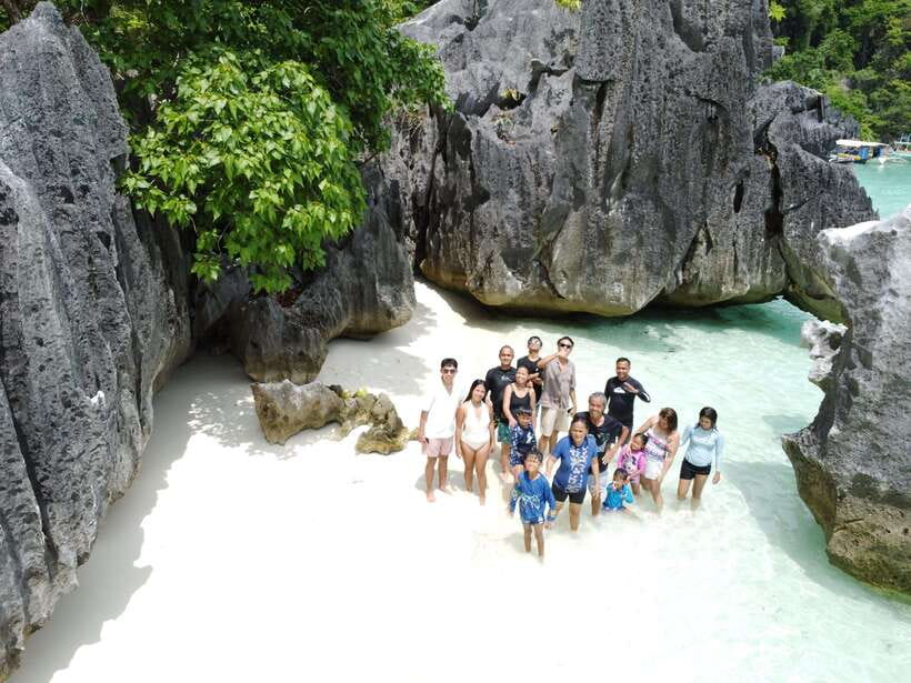 CORON TOUR - PRIVATE BOAT RENTAL with LUNCH (7 Destinations) - Twin Lagoon and Barracuda Lake: Two Ways to Feel the Sea Differently