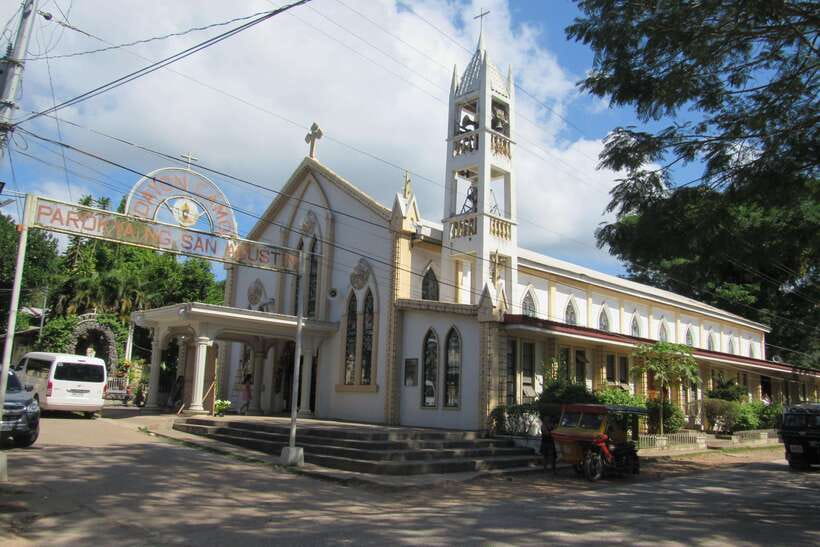 Coron Town Tour: Maquinit Hotspring & Mt. Tapyas Trekking - Coron Town Plaza and Cashew House Shopping for Easy Souvenirs