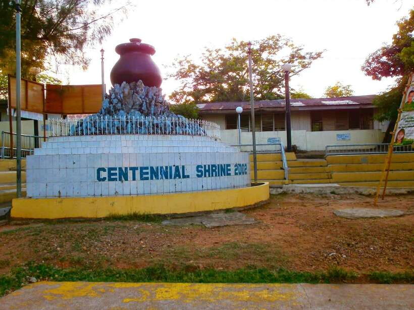 Coron: Town Tour with Maquinit Hot Spring - Souvenir shopping in the Coron center, how to do it well
