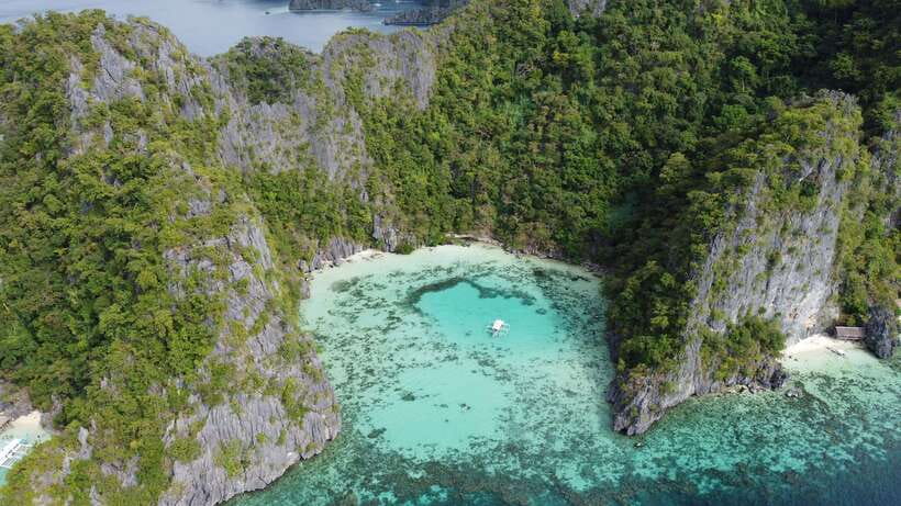Coron Ultimate Tour: 7 Destinations with Lunch & Transfers - Barracuda Lake: the thermal layers swim