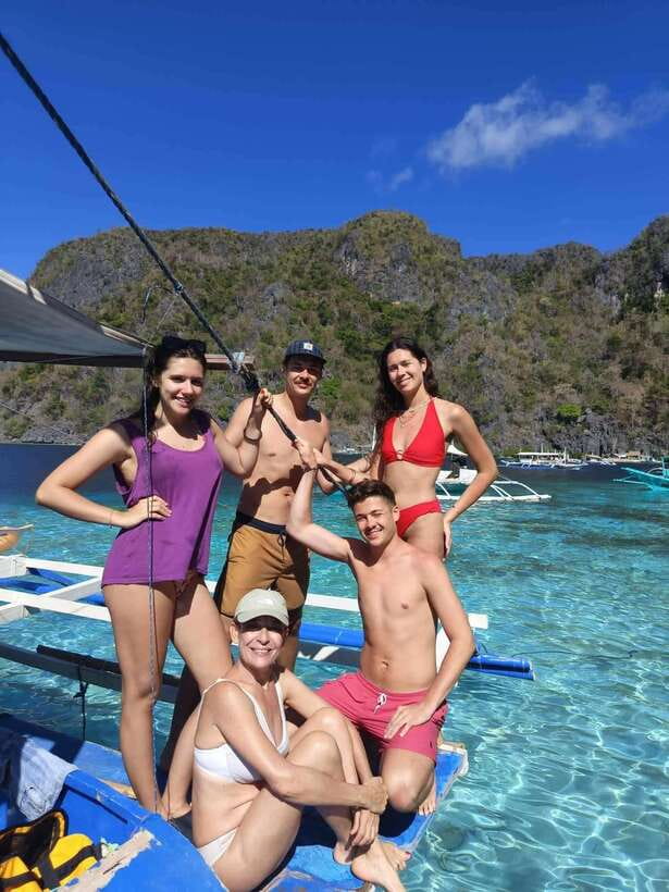 Coron Ultimate Tour: 7 Destinations with Lunch & Transfers - Atwayan Beach picnic: a calmer finish