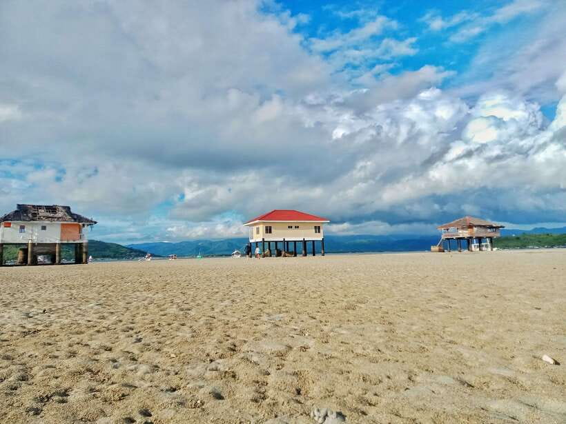 Dumaguete: Dolphin Watching & Manjuyod Sandbar Private Tour - The onboard lunch: seafood, meat, and the reality of portions
