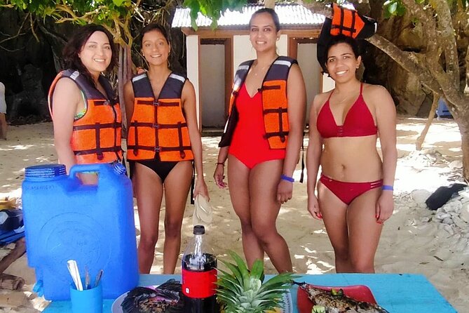 El Nido Full Day Tour C with Buffet Lunch - Buffet Lunch on the Beach: Included, Simple, and Actually Useful