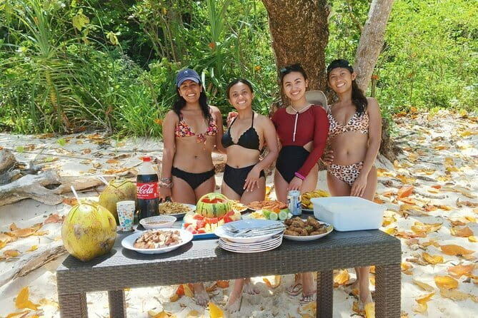 El Nido Group Tour A with Beach Lunch - Big Lagoon: 1 hour 30 minutes of kayaking and clear-water swimming