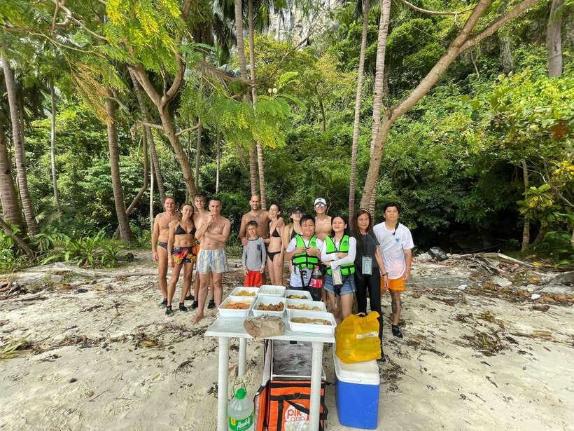 El Nido: Island Hopping and Snorkeling Private Boat Tour C - Helicopter Island: The Snorkel Stop With the Best Water Time