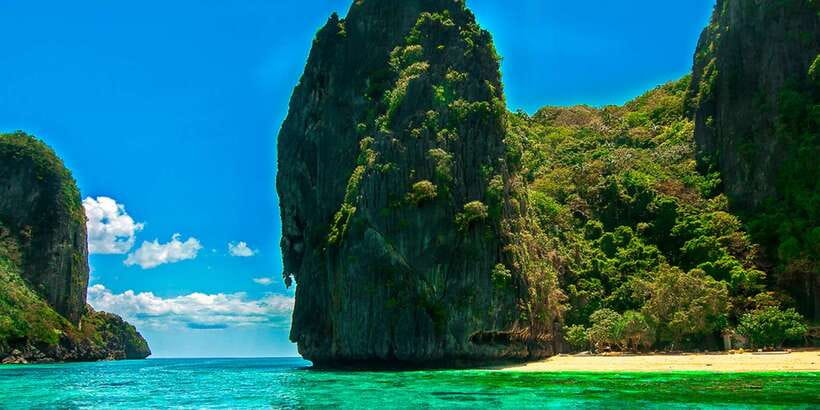 El Nido: Island Hopping Tour A Lagoons and Beaches - Seven Commandos Beach plus lunch: the day’s feel-good middle