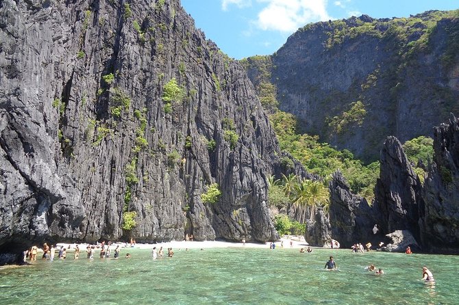 El Nido Island Hopping Tour A with Lunch - Shimizu Island: shade, a white-sand break, and swim time