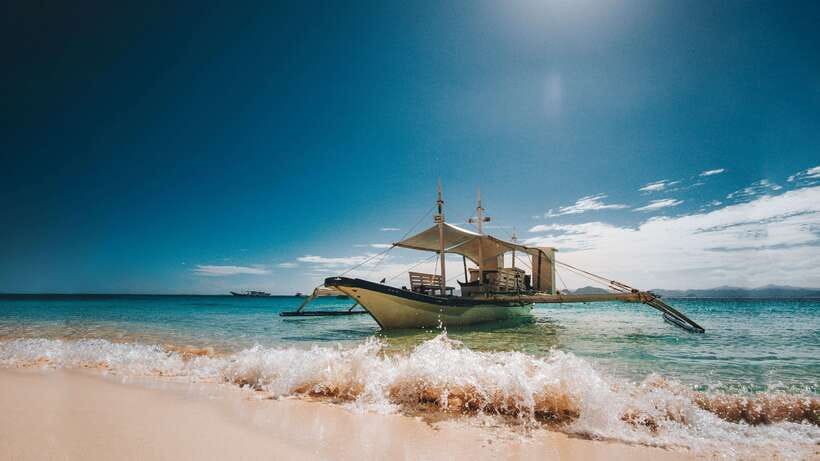 El Nido: Island Hopping Tour B Cudognong Cave & More - Guides, schedules, and the small-boat advantage