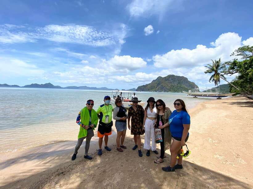 El Nido: Island Hopping Tour C with Lunch EDTF included - The short sightseeing window with historic photo stops