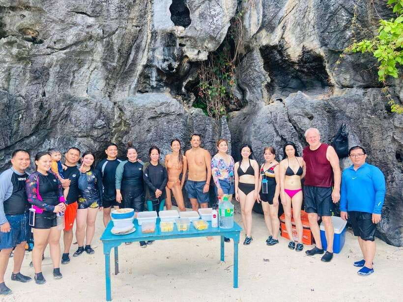 EL NIDO: Private Island Hopping Tour C w/BUFFET LUNCH - Hidden Beach plus lunch: the cove where you earn the quiet