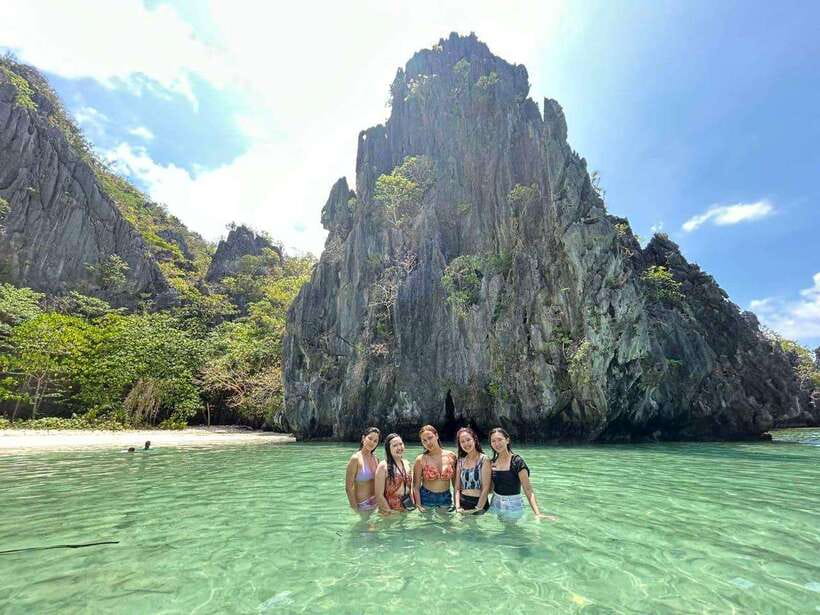 EL NIDO: Private Island Hopping Tour C w/BUFFET LUNCH - Talisay Beach: the “in between” stop that helps the day feel full