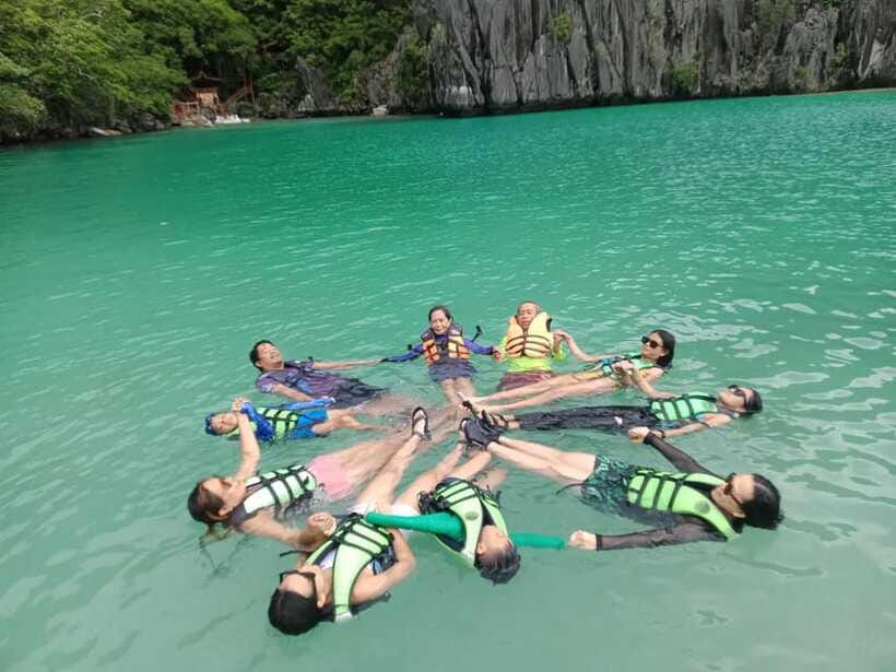 EL NIDO: Sharing/Joiner Island Hopping Tour A w/BUFFET LUNCH - Secret Lagoon: squeezing through limestone and watching your footing