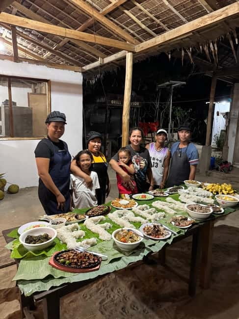 El Nido, Sibaltan: Family Dinner, Bonfire and Karaoke - Banana-leaf boodle-fight dinner, what you’ll actually eat