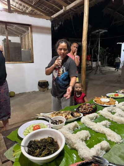 El Nido, Sibaltan: Family Dinner, Bonfire and Karaoke