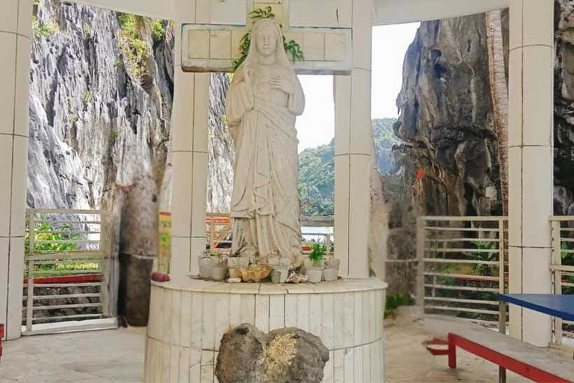 El Nido: Tour C to Hidden Beach, Helicopter Island & More - Matinloc Shrine: A Guided Hour That Adds Meaning to the Water Time