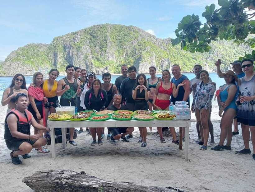 El Nido: Tour C with Matinloc Shrine and white sand beaches - Secret Beach and the second swim block: two chances for calm water time